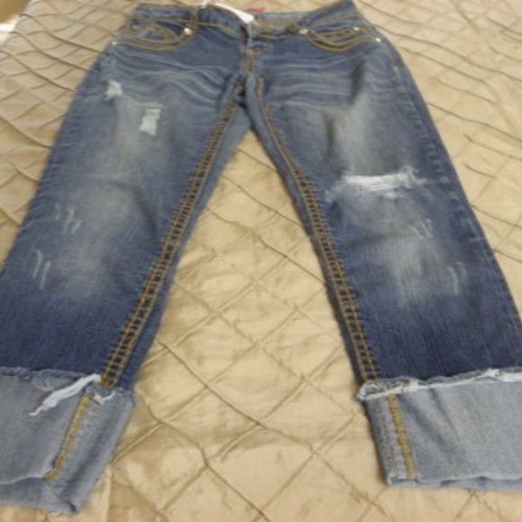 Almost Famous relaxed fit distressed Capri - Picture 4 of 8